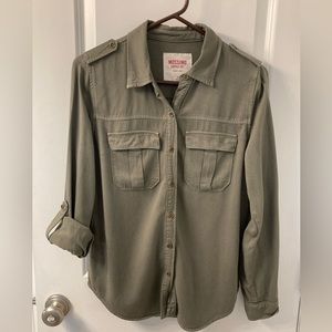 Mossimo  misses shirt/blouse. Olive Green size Medium nice quality material